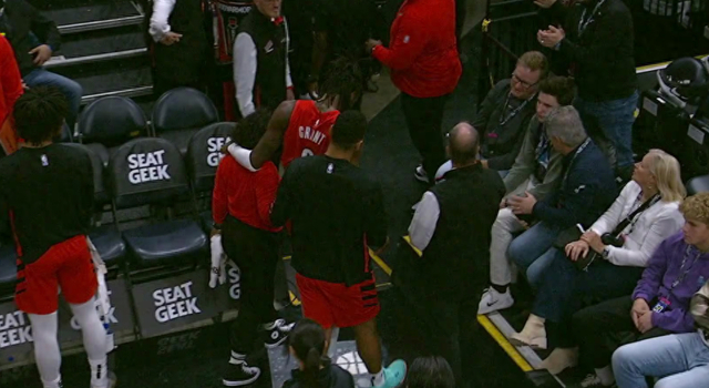 开云体育app-2100万+4换1！这也才3年啊，又又又被抛弃了，都给我看心疼了|格兰特|开拓者|杰里米-格兰特|密尔沃基雄鹿队|费城76人队_新浪体育_新浪新闻