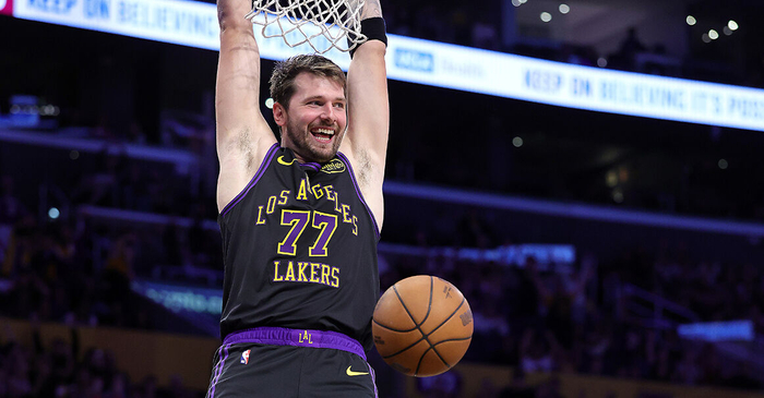 开云体育-东契奇谈最后的扣篮：我的头差点碰筐 我觉得我碰到了|克利夫兰骑士队|卢卡-东契奇|洛杉矶湖人队|nba|篮板_新浪体育_新浪新闻